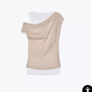 Biege Off-shoulder tröja Zara - Säljer en biege offshoulder topp från Zara! Jätte fin under höst tid men även sommar tid💕 köpte den i april i Japan och har inte kommit till  andvändig! Tröjan är i storlek L , är själv storlek XS och S. men passar mig perfekt. (Liten i storleken)