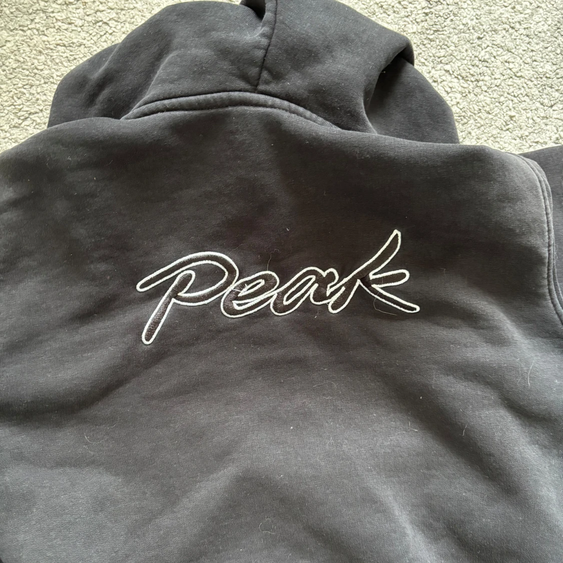 Svart hoodie från Peak Performance - 3