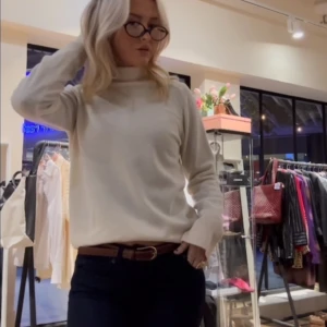 Massimo Dutti polotröja - Nypris: ca 2000kr. Tröjan har en mjuk och skön passform.