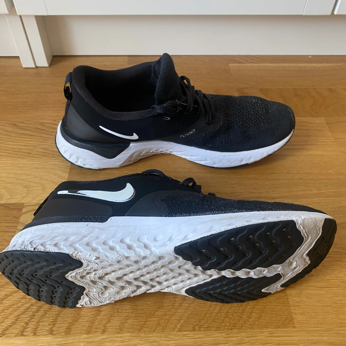 Svarta Nike sneakers - 2