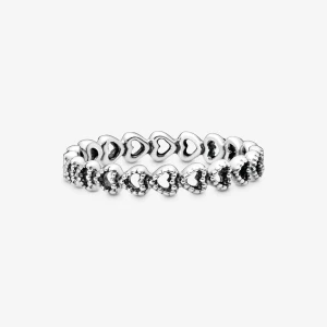 Silverring från pandora  - Säljer min ring i sterling silver från pandora. Är i mycket fint skick och original asken medföljer. Storlek 56 på pandoras webbsida.Ny pris 399kr Lånade bilder kom privat för egna bilder, pris går att diskuteras!💌