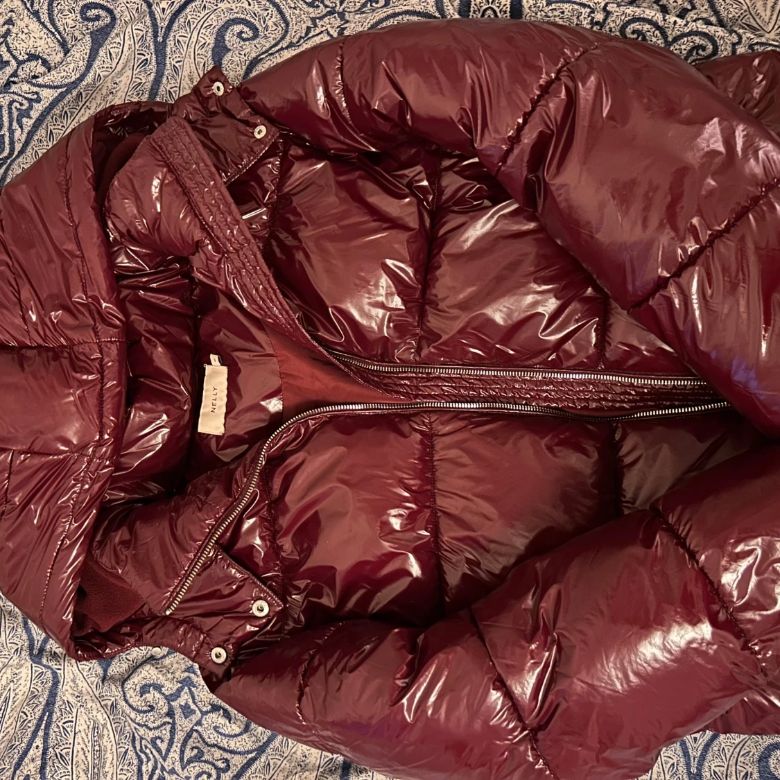 Vinröd pufferjacka från Nelly - 2