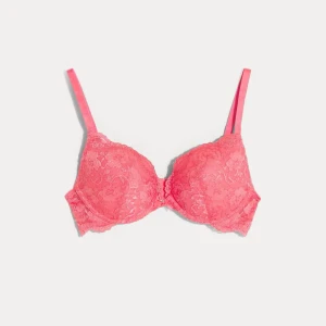 Push up bh - en push up bh ifrån cubus som är i en jättefin rosa färg, säljer då den inte används och den är knappt använd heller! modellen heter "bella" 🩷