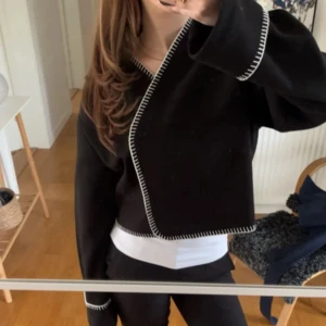 Kofta/kappa - As najs vårkappa men som även funkar som kofta nu när de är lite kallare💕 pris kan diskuteras vid snabb affär💕