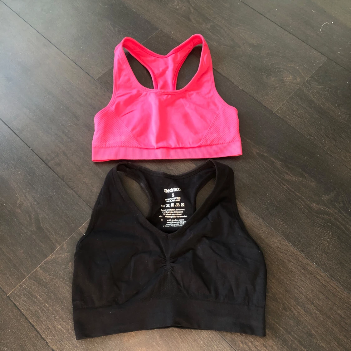 Två sport-bh:ar från Champion och Röhnisch