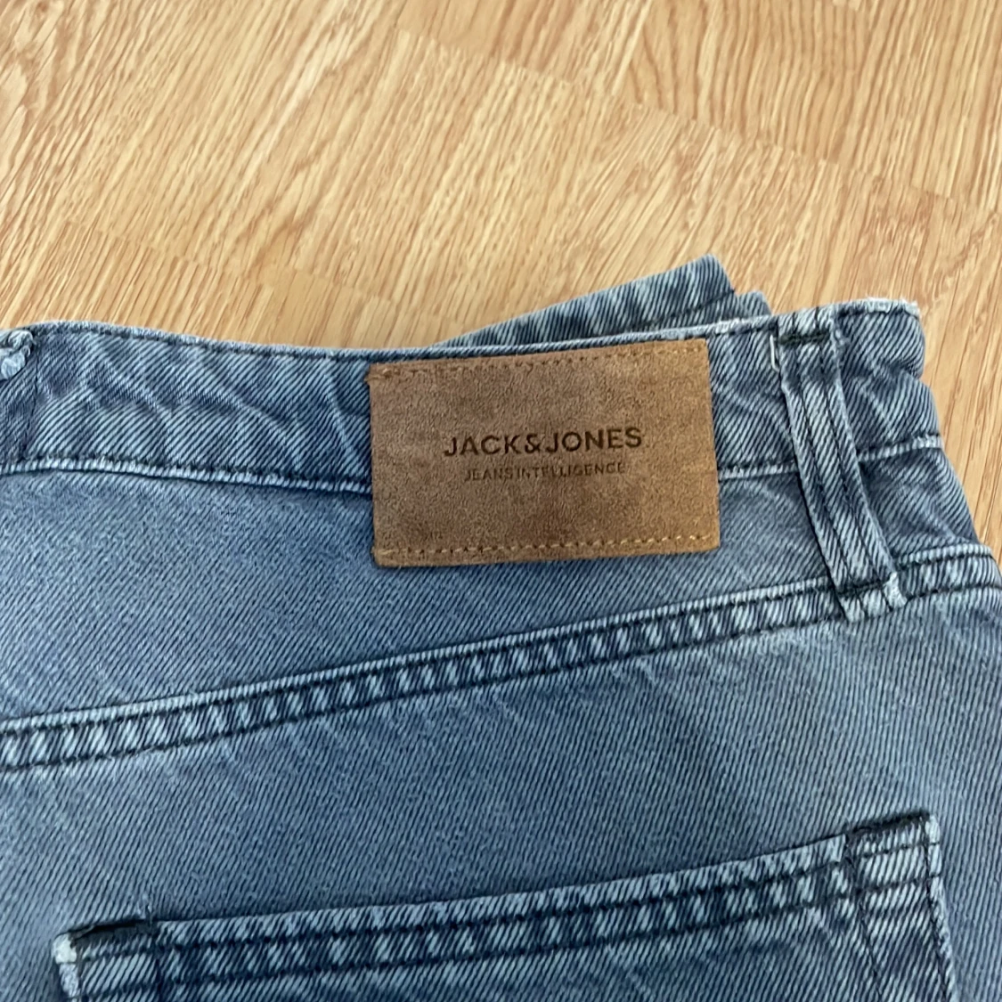 Grå jeans från Jack & Jones Storlek 32/32 - 4