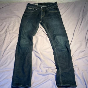 Replay jeans - Snygga Replay Grover jeans. Skriv om ni har frågor. 