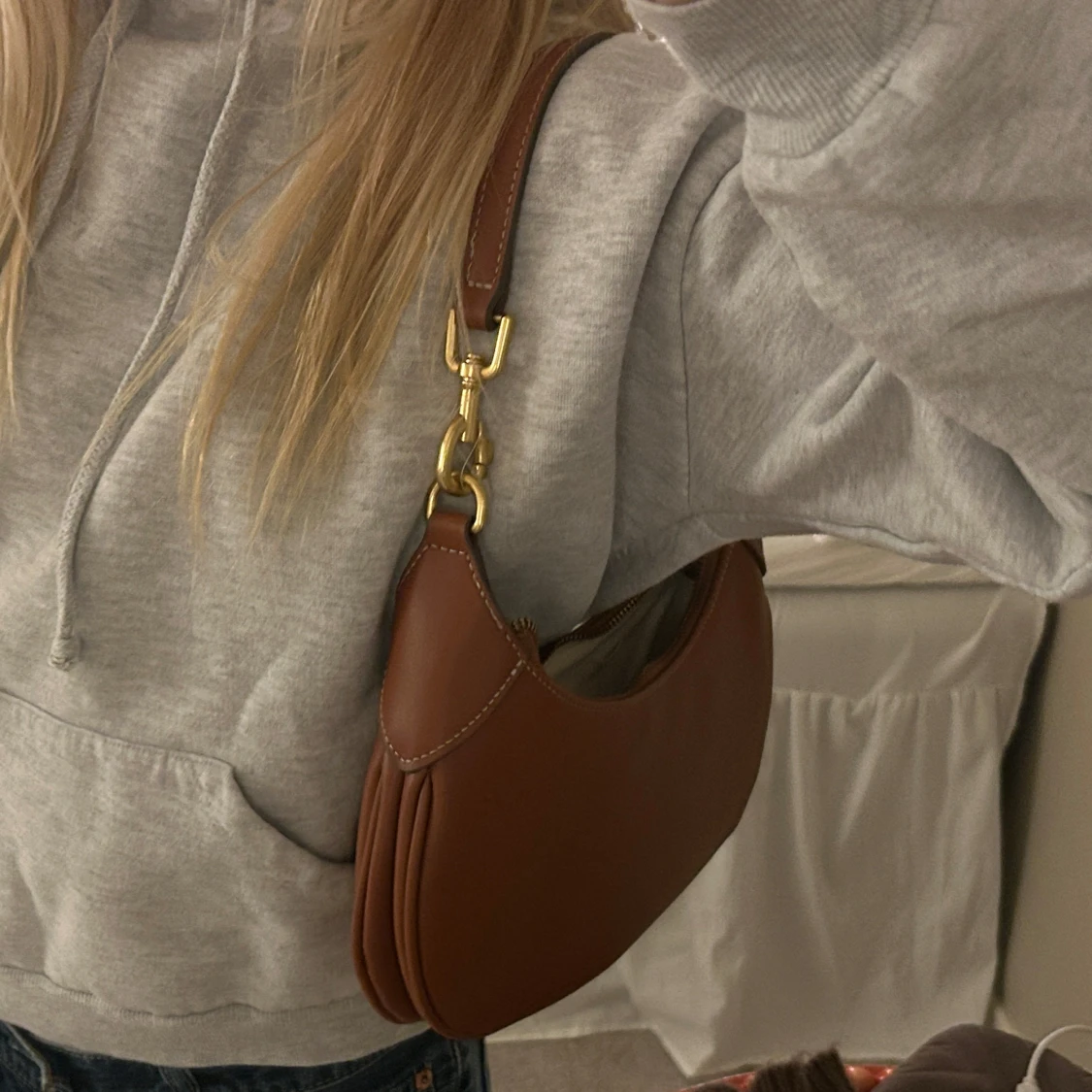Brun axelväska i skinn - 1