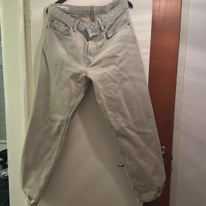 Zara jeans Grå/Beige 34 - Endast provade. Storlek 34.