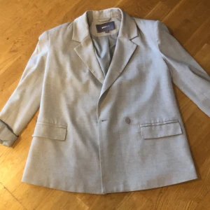 Kavaj Gina tricot  - Fin kavaj från Gina sparsamt använd 