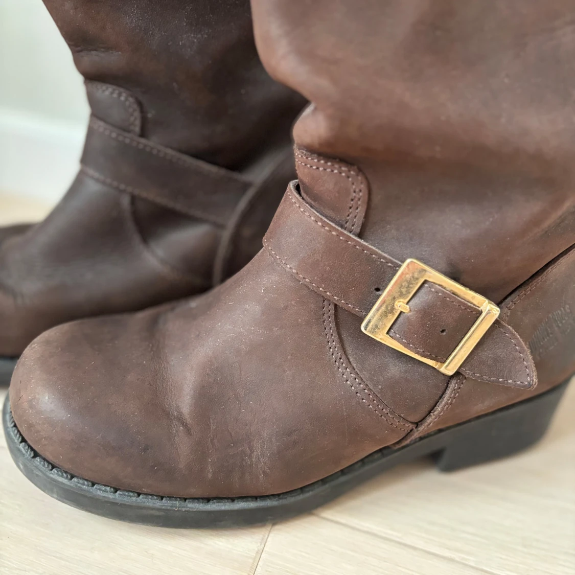 Johnny Bulls, Bruna - 1