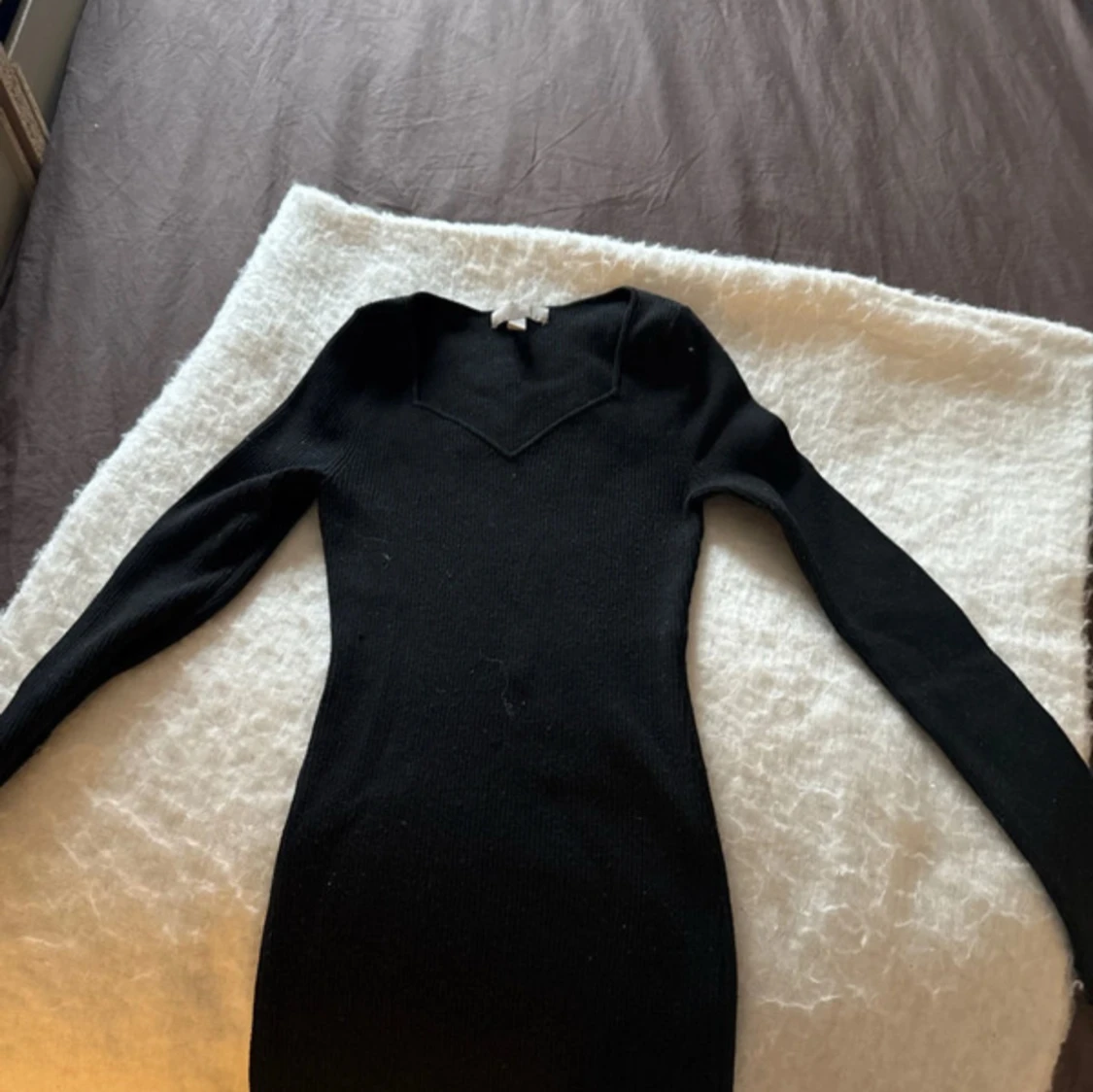 Svart långärmad klänning från H&M