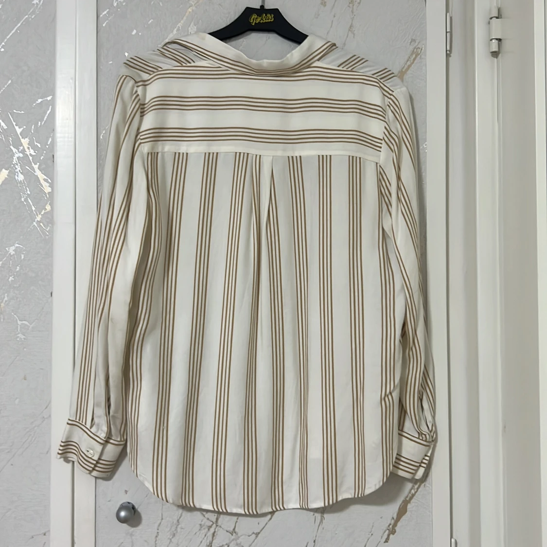 Vit och beige randig skjorta - 1