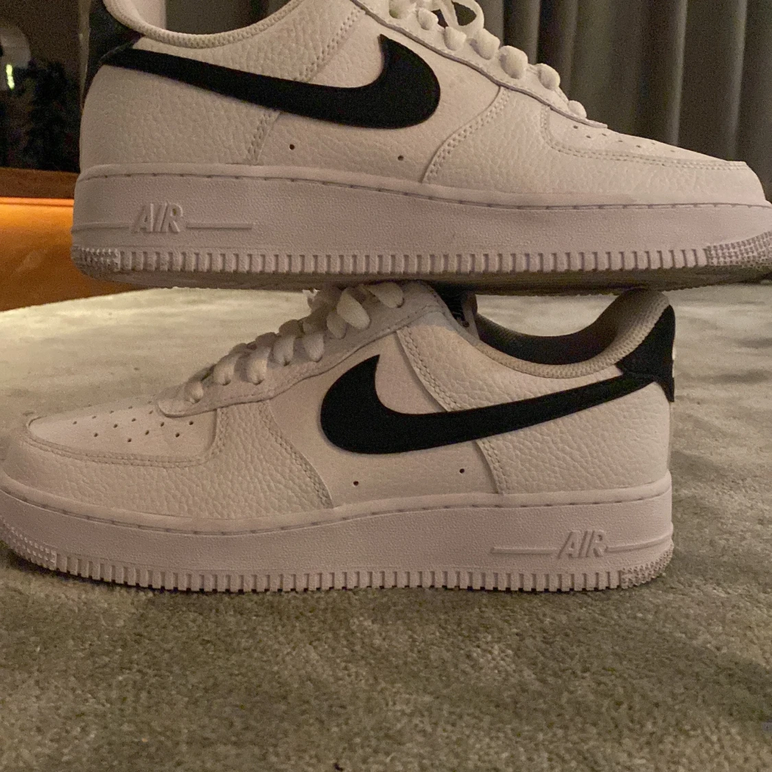 Nike Air Force 1 i vitt och svart