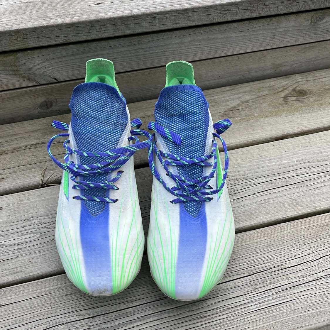 Adidas fotbollsskor i blått och grönt