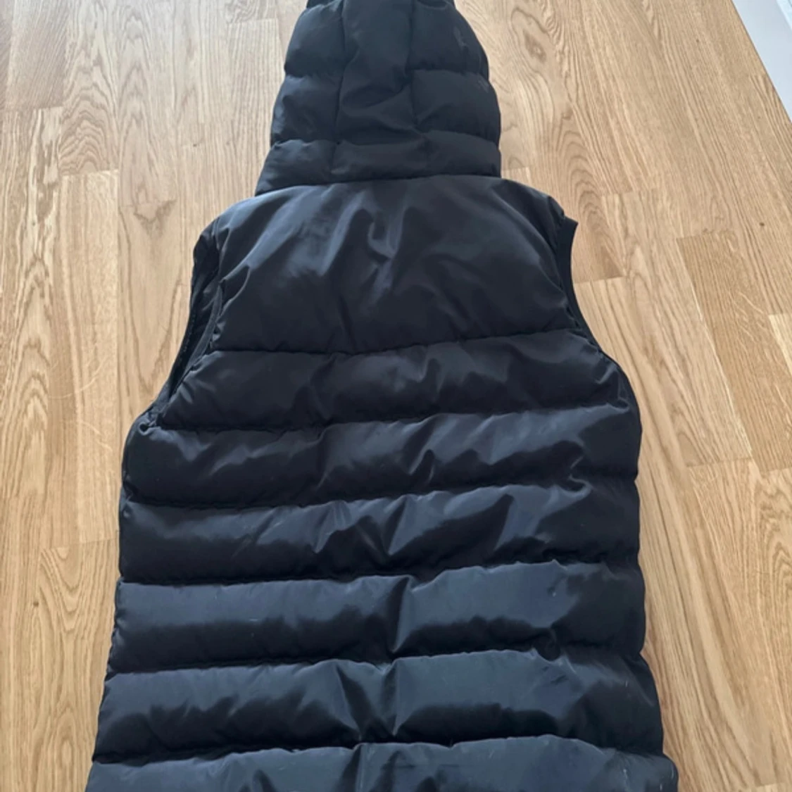Svart dunväst från Moncler - 4