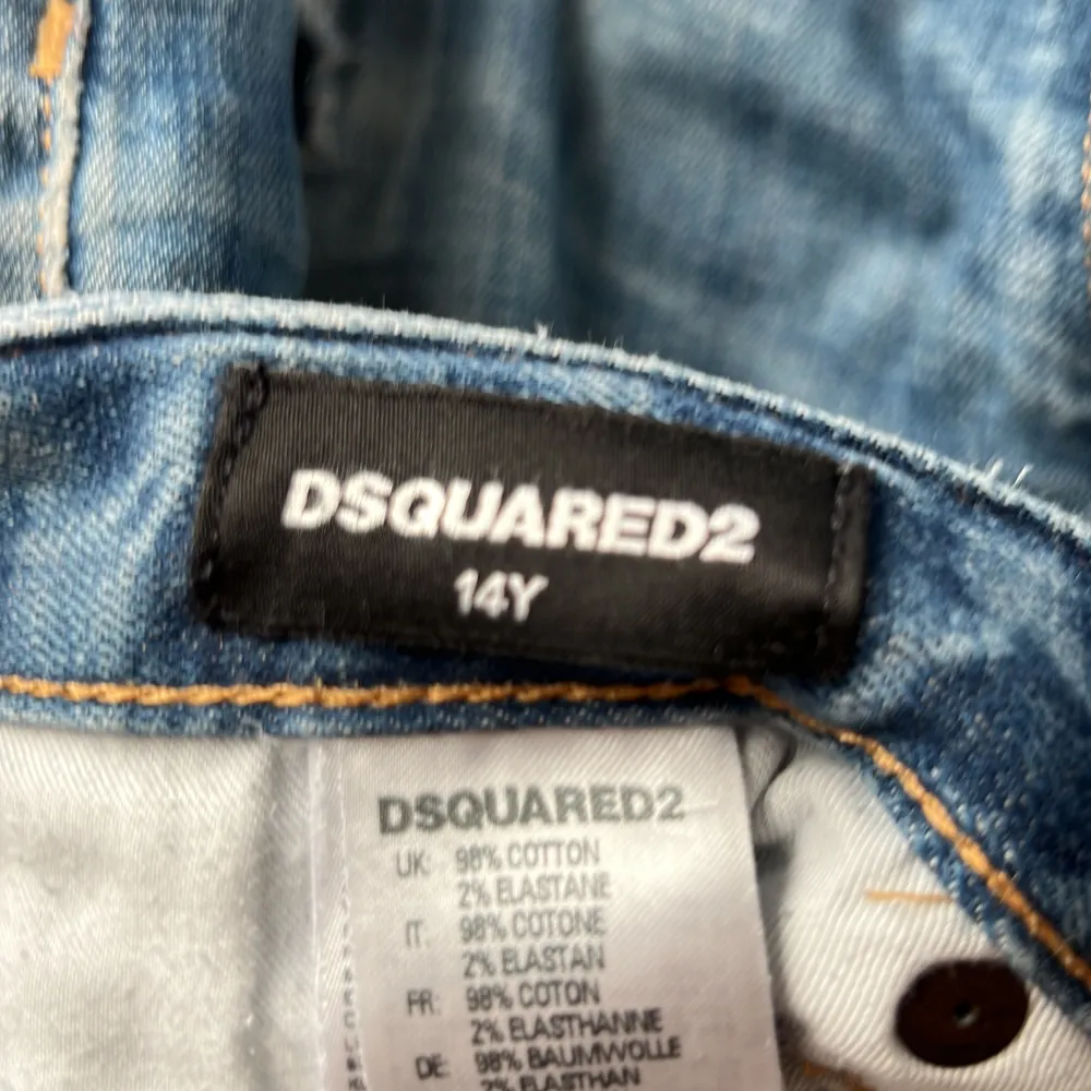 Säljer mina Dsquared2 Jeans för att jag tröttnat. Äkta, lagat hål som inte syns. Snabb affär . Farkut & Housut.