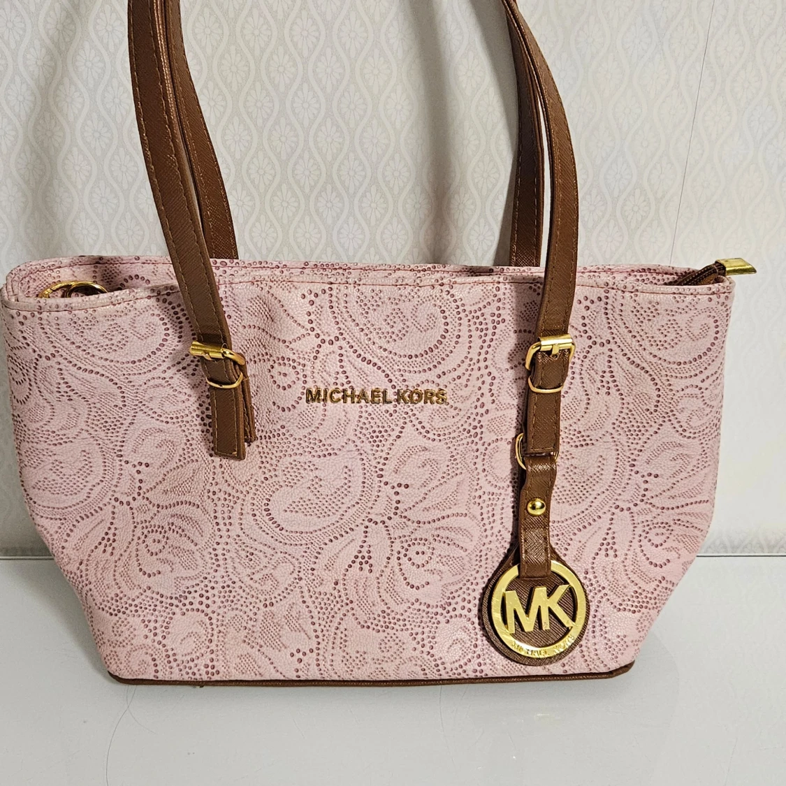 Rosa axelväska från Michael Kors - 2