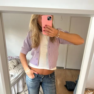 Stickad kofta - Sååå söt stickad tröja/kofta som går att ha på båda sätten🥰🥰