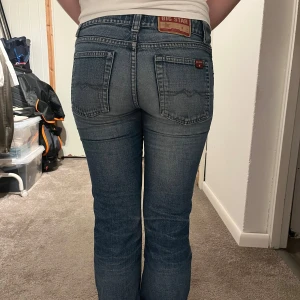 Utsvängda Vintage jeans från Big Star - Jättesnygga men kommer inte till användning.