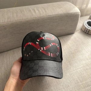 Svart ormkeps - Skriv privat vid frågor osv