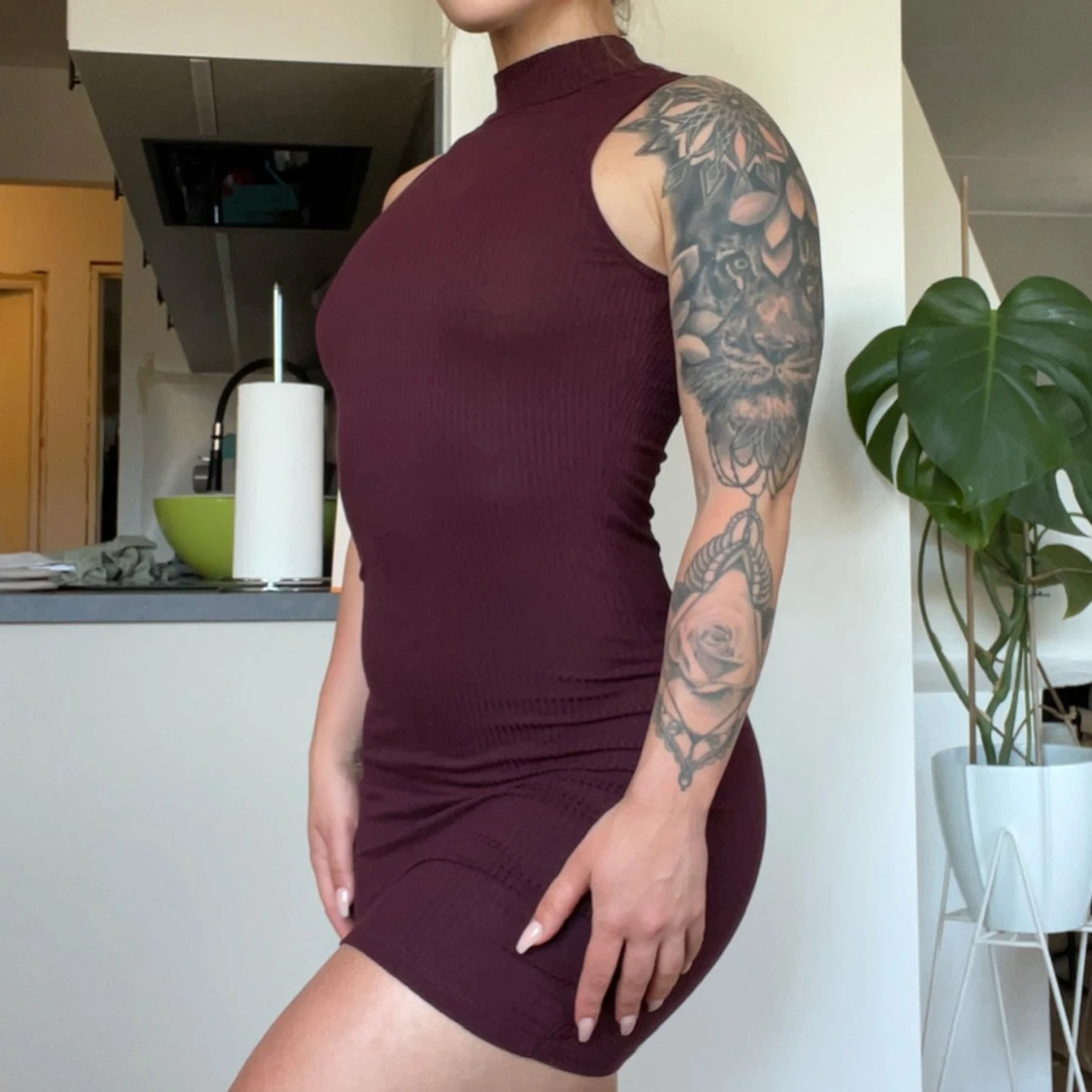 Vinröd klänning - 1