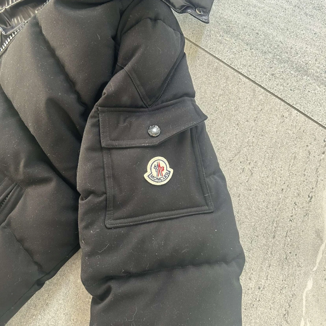 Svart dunjacka från Moncler - 1