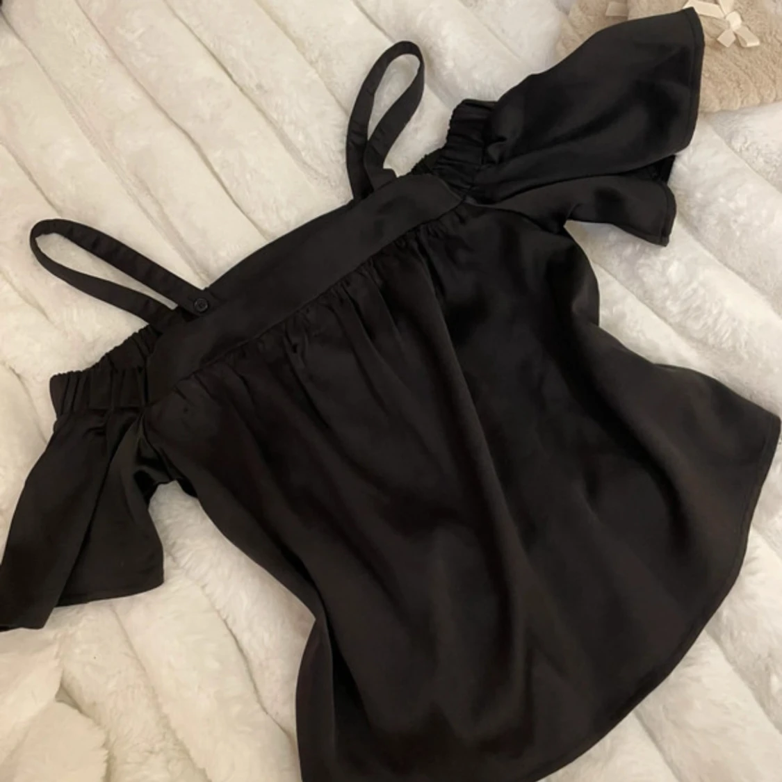 Svart offshoulder topp