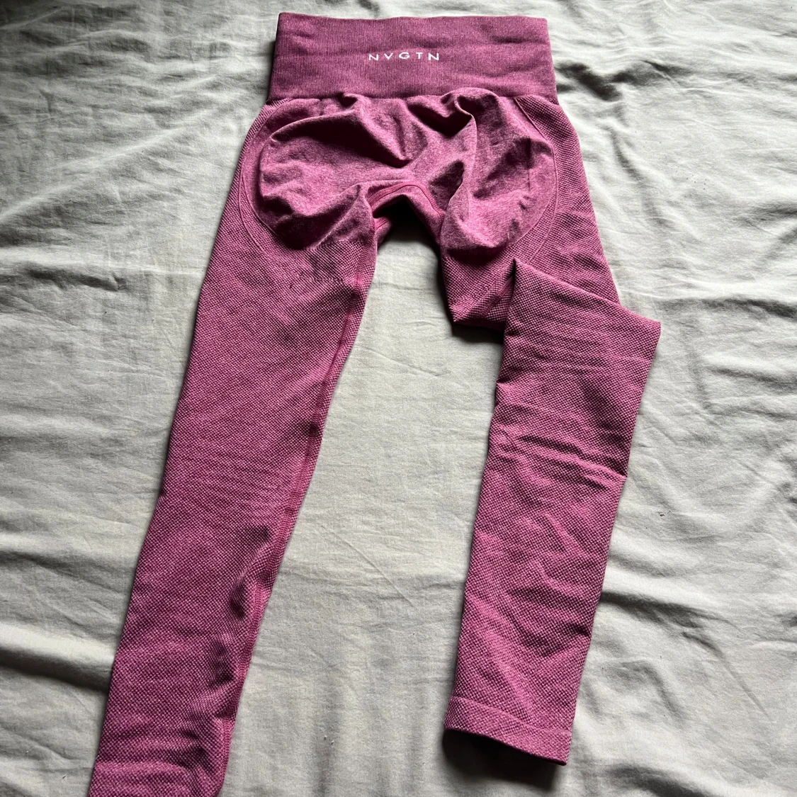 Rosa leggings från NVGTN - 1