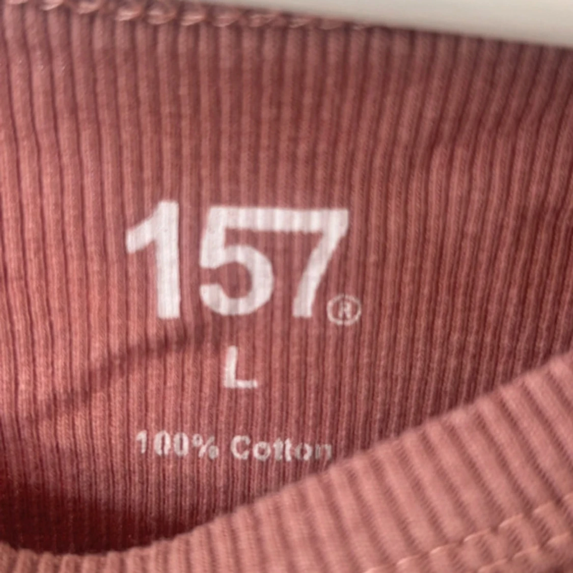 Rostbrun ribbad linnetopp från 157 - 2