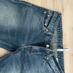 Low waist straight leg 💓 - Raka low waist jeans i fint skick!!💓25/34 i storlek!!
