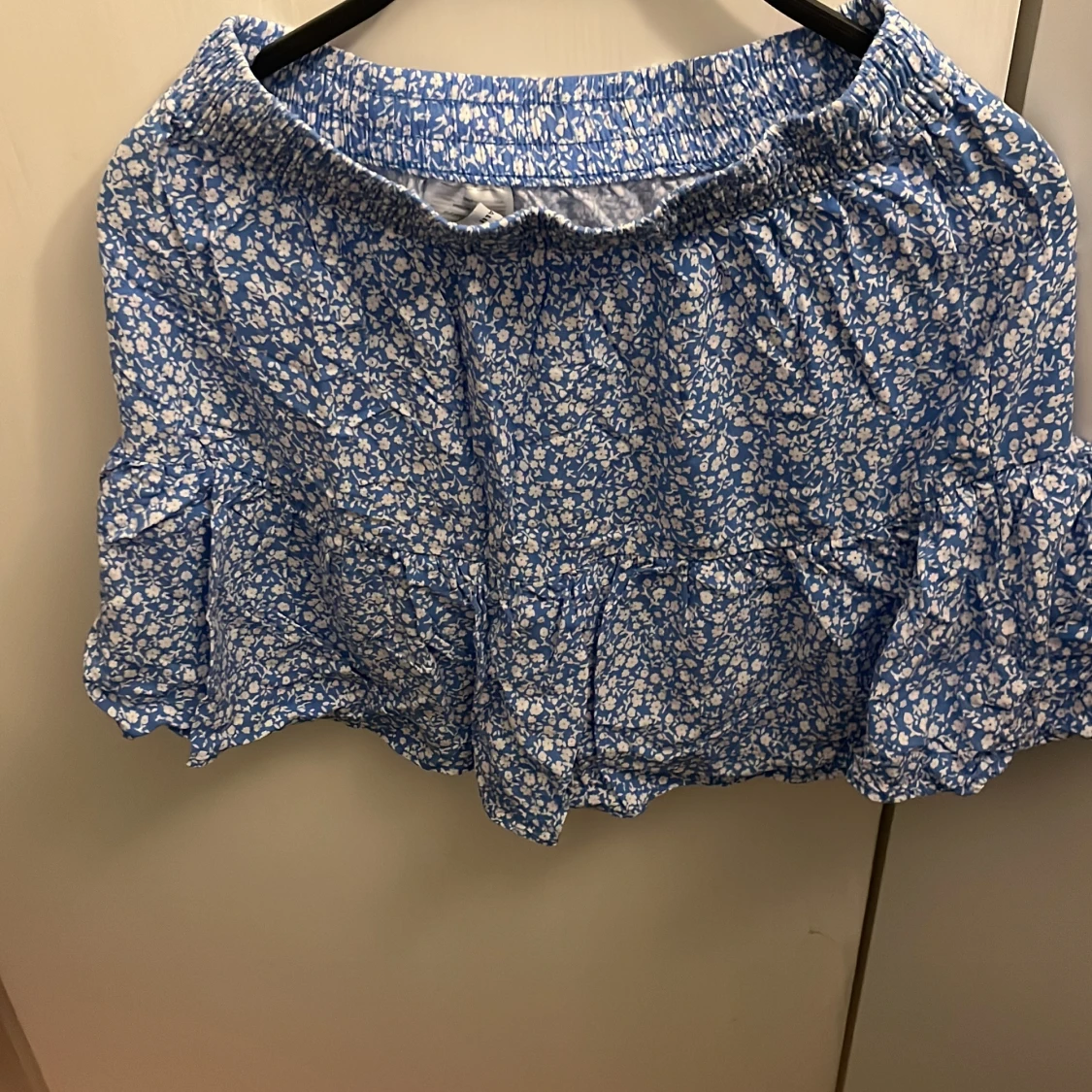 Blommig blå volangkjol från pigalle  - 1