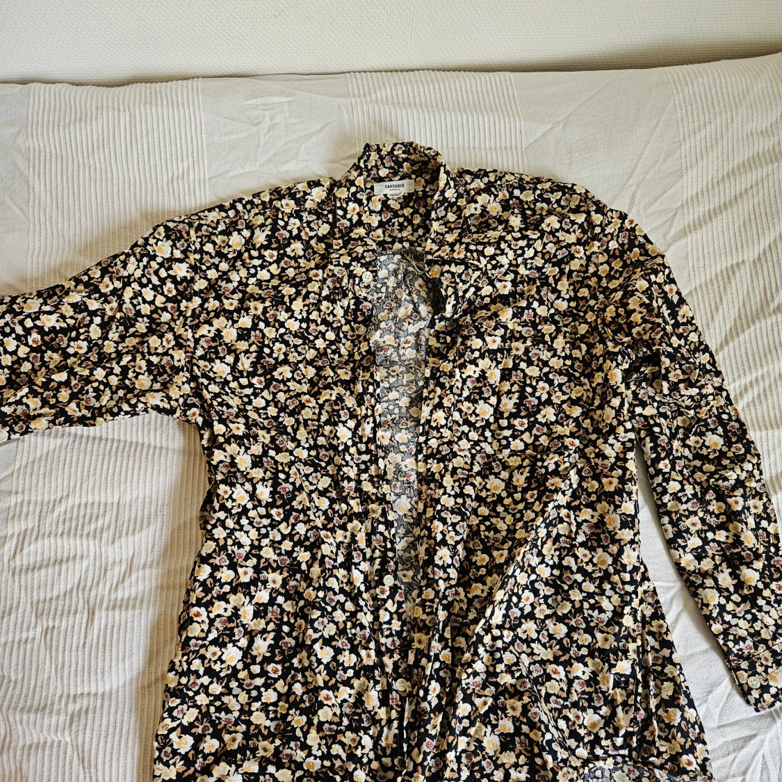 Blommig långärmad skjorta