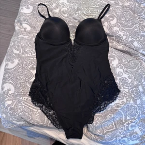 Body svart - Svart body i strl 38/75c, aldrig använd.