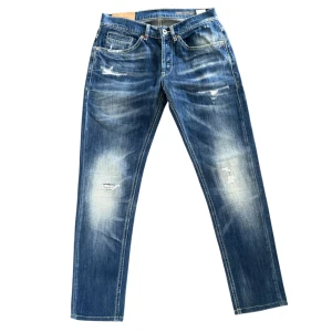 DONDUP GEORGE JEANS - Dondup george jeans - Storlek 30 Längd: 92cm/Midija:36cm - hör av dig vid minsta fundering// Deluxecloset 