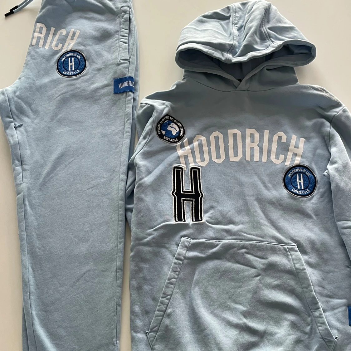 Ljusblå tracksuit Hoodrich 