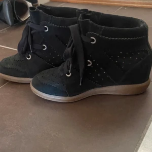 Isabel marant skor 37 - Säljer dessa super snygga isabel marant skorna i storlek 37 