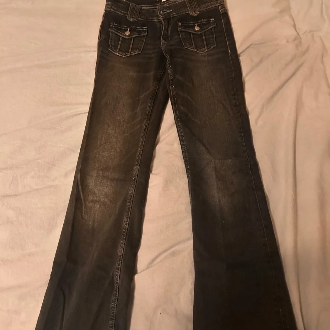 Svarta bootcut jeans Gina Tricot 158