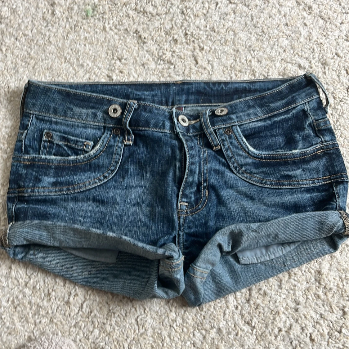 Blå jeansshorts