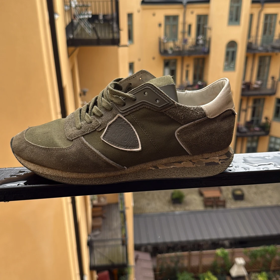 Olivgröna sneakers från Philippe Model - 1