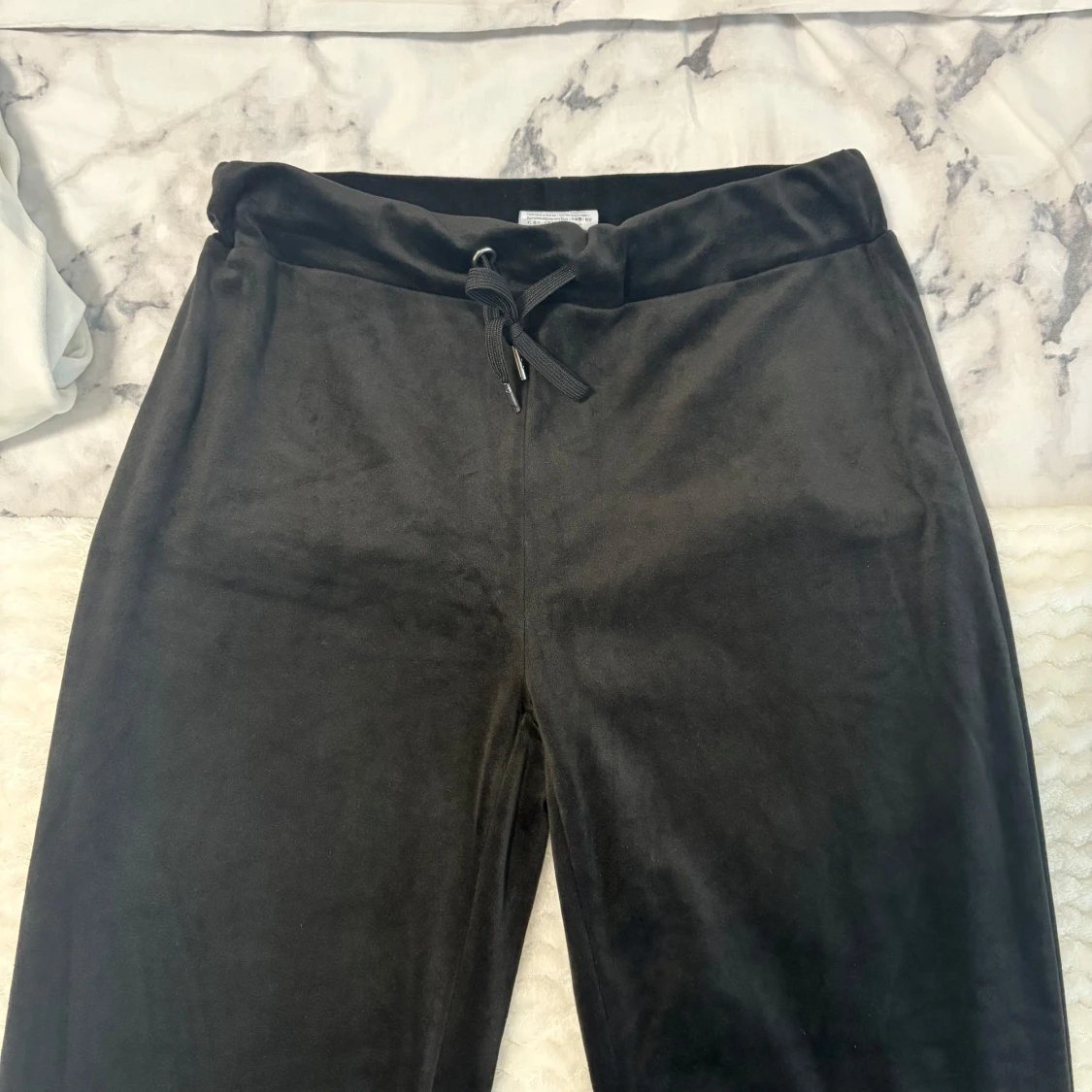 Svarta mjukisbyxor med snörning - 1