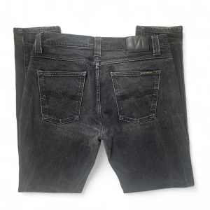 Nudie Jeans Lean Dean svart jeans 32/32 - Svarta Lean Dean jeans från Nudie Jeans i nyskick. Mitt pris 349 men kan sänkas vid snabb affär. Skriv vid minst fundering!
