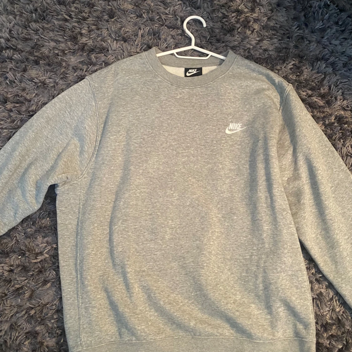 Grå sweatshirt från Nike