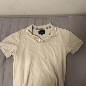 Bondelid piké - Riktigt snygg piké skjorta, väldigt bra skick men är använd.