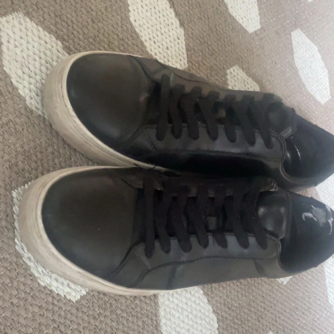 Svarta sneakers i skinn - 1