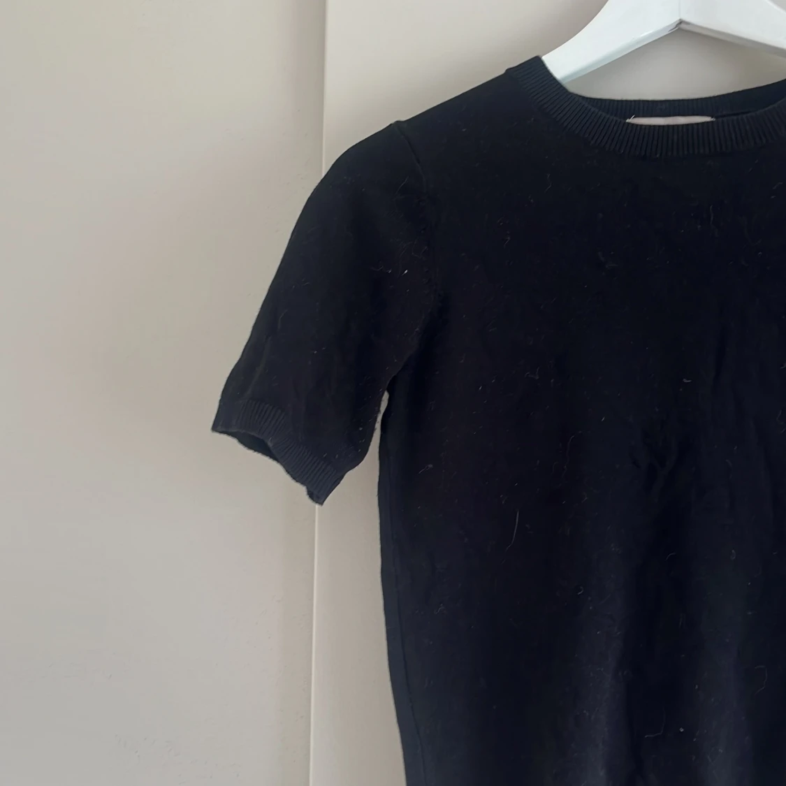 Svart finstickad T-shirt från HM - 1