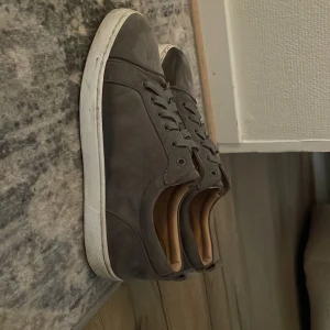 Christian loubitins ”loubs” - Säljer nu dessa loubs då dom inte kommer till användning. Dom är icke äkta men är identiska. Riktigt bra skick på dom 