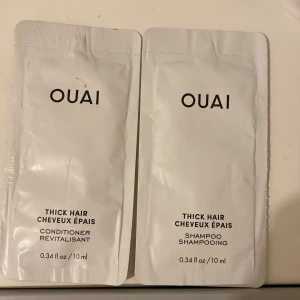 OUAI - Prova OUAI:s schampo och balsam för tjockt hår i praktiska 10 ml förpackningar. Perfekt för att ge näring och styrka till ditt hår. Lätt att ta med på resan.