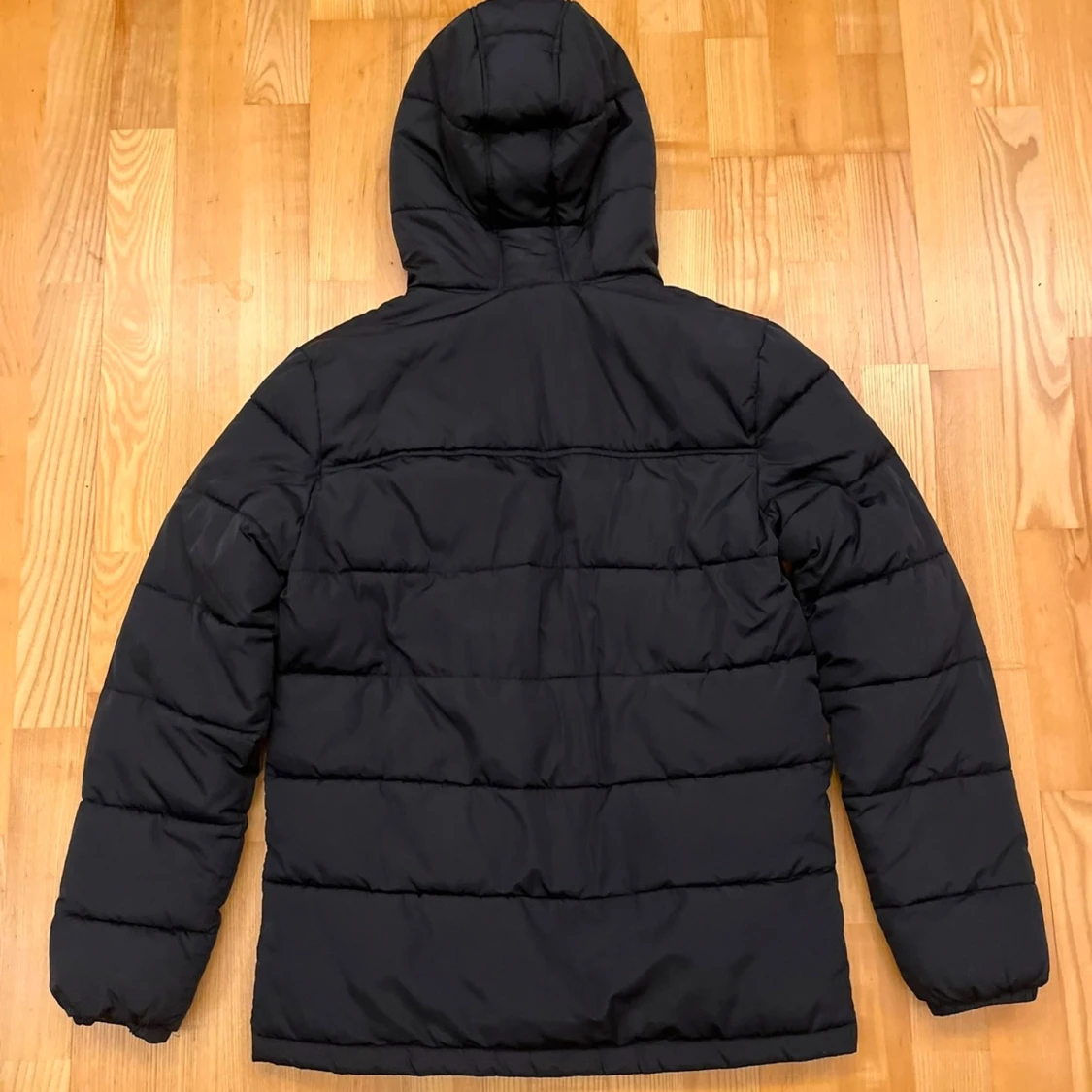 Svart pufferjacka från Lyle & Scott - 1