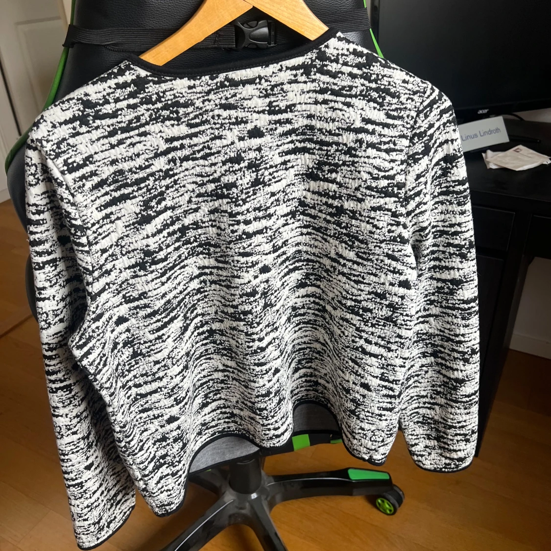 Svartvit mönstrad kofta från Imitz - 1